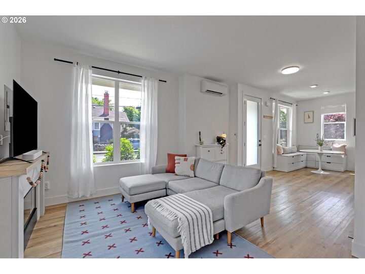 Property Photo: 3881 SE 28th Ave OR 97202