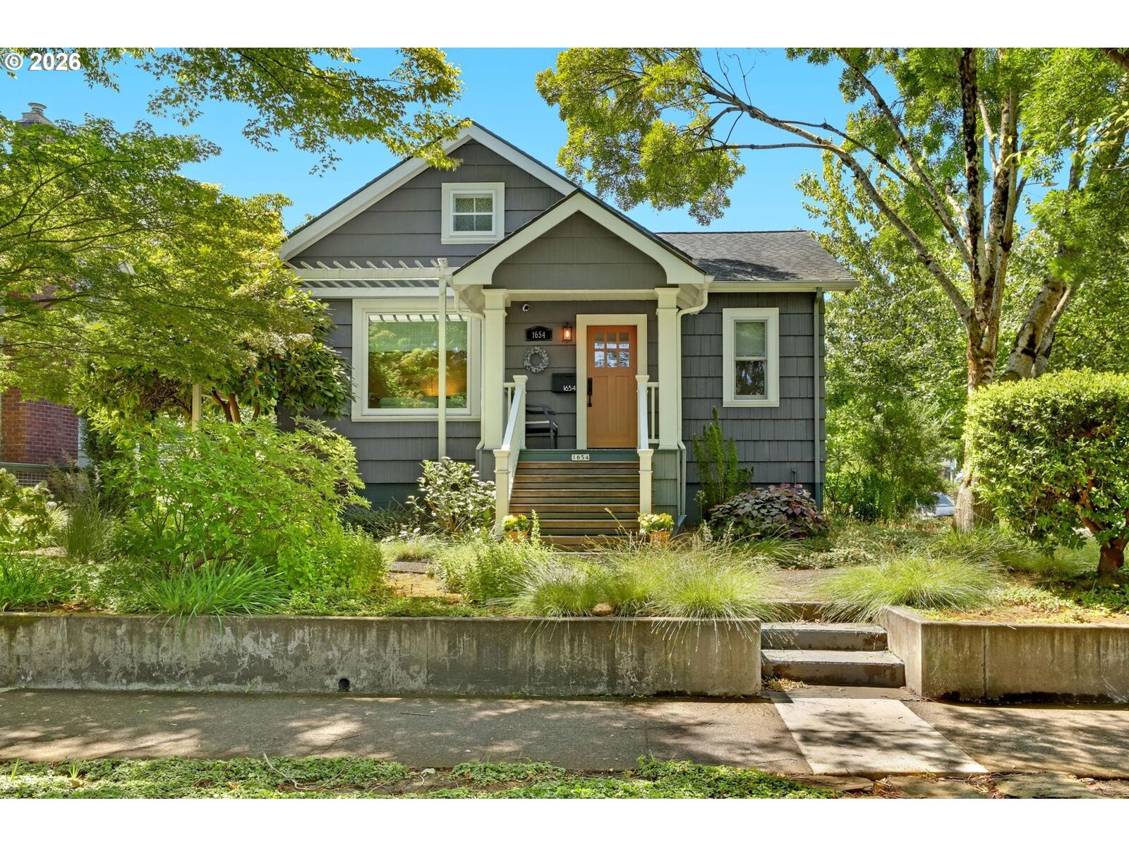 Property Photo:  1654 N Willamette Blvd  OR 97217 