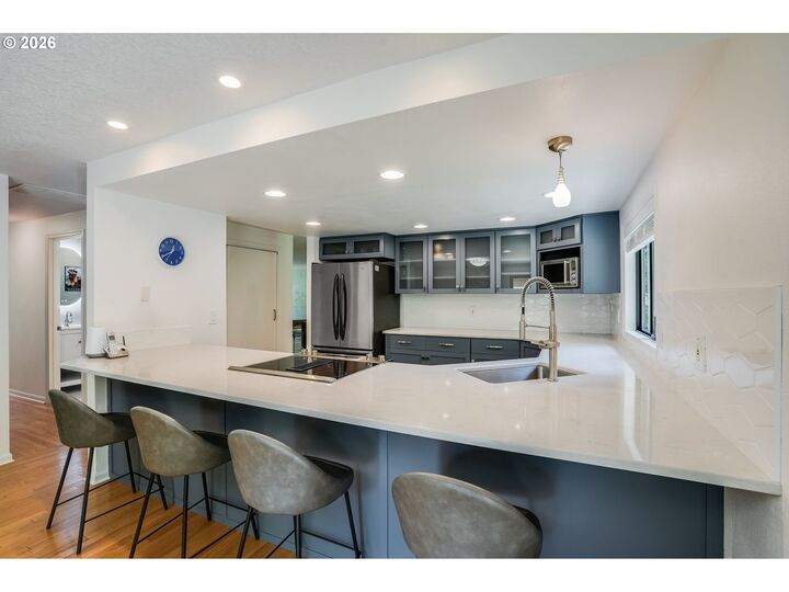 Property Photo:  1408 Greentree Cir  OR 97034 