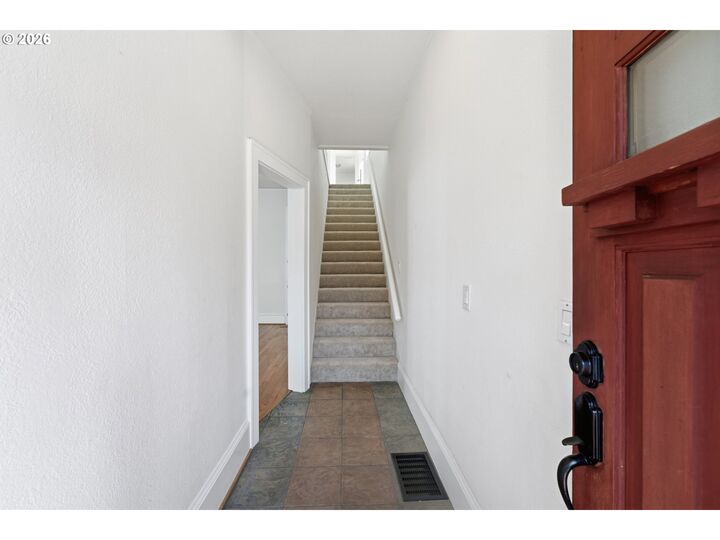 Property Photo:  73 NE Hancock St  OR 97212 