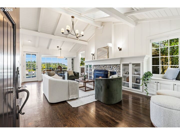 Property Photo:  577 Middlecrest Rd  OR 97034 