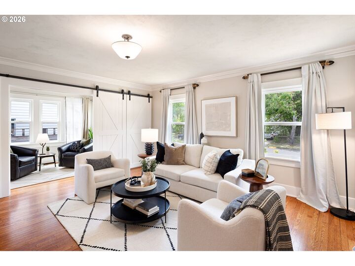 Property Photo:  910 E 22nd Ave  OR 97405 