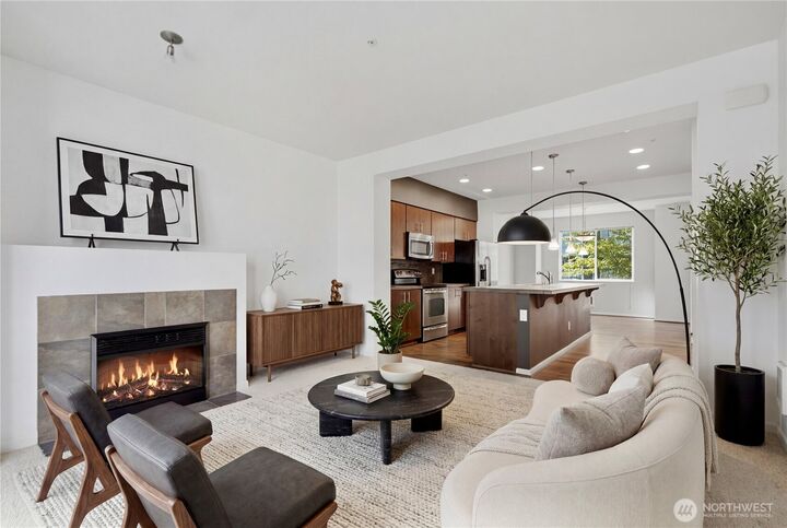 Property Photo:  15720  Manor Way R2  WA 98087 