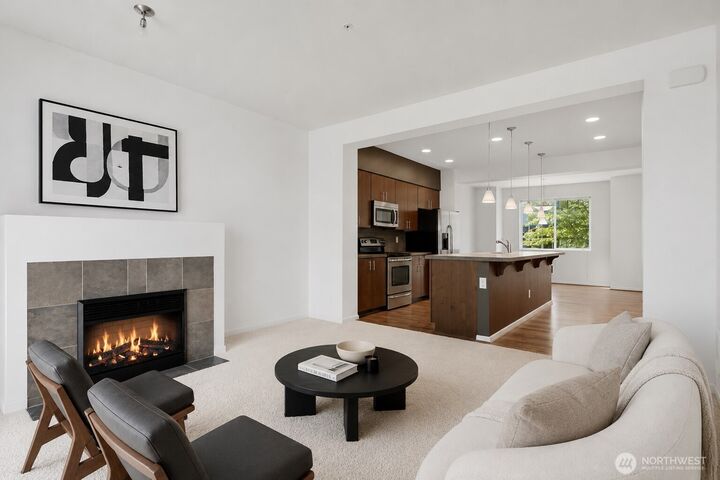 Property Photo:  15720  Manor Way R2  WA 98087 