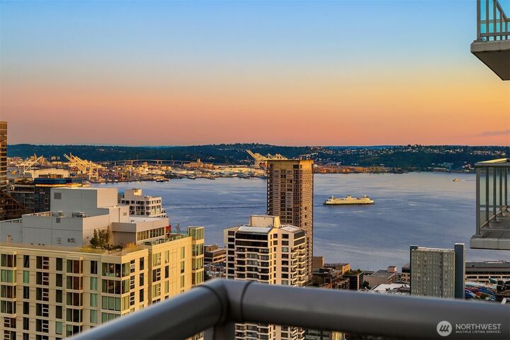 Property Photo:  588  Bell Street 3704S  WA 98121 