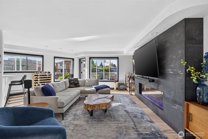 Property Photo: 610 Daley Street E WA 98020