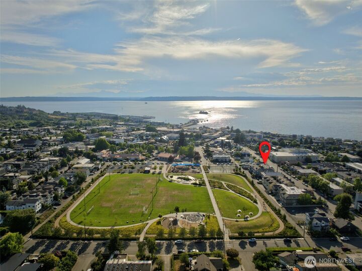 Property Photo:  610  Daley Street E  WA 98020 