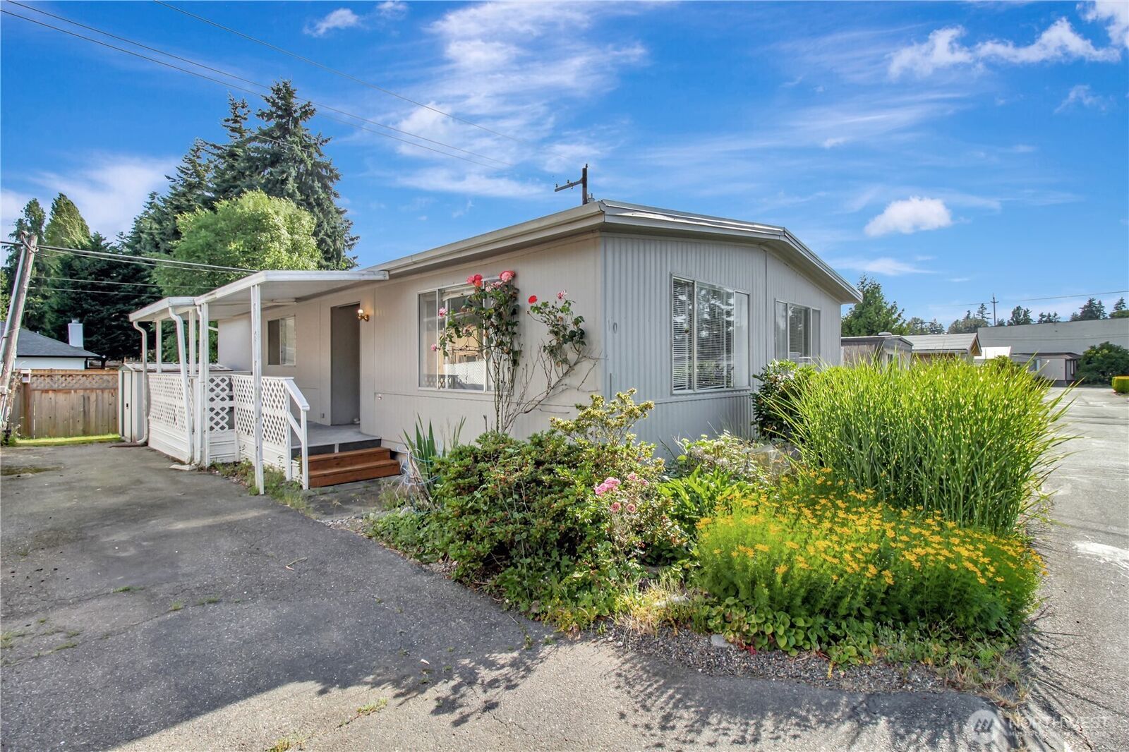Property Photo:  5001  180th Street SW 10  WA 98037 