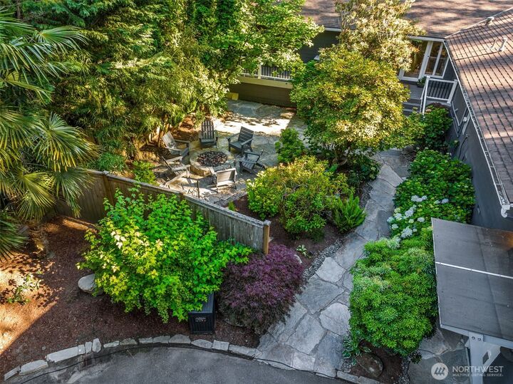 Property Photo:  501 SE Sycamore Place  WA 98027 