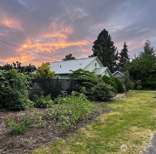 Property Photo:  505  Waldron Street  WA 98284 