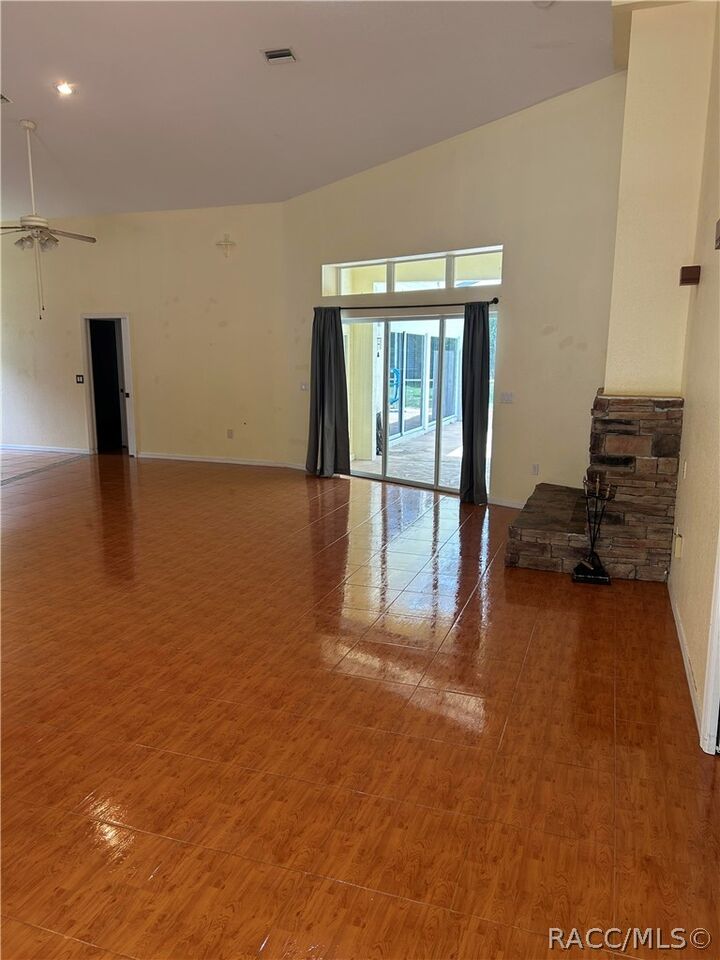 Property Photo:  1229 E Rockefeller Lane  FL 34442 