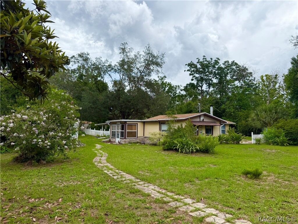 Property Photo:  202 S Central Avenue  FL 34452 