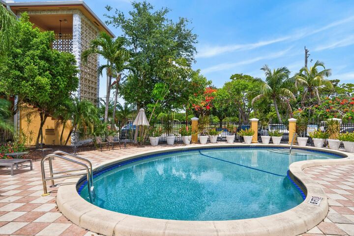 Property Photo:  744 NE 14th Avenue  FL 33304 