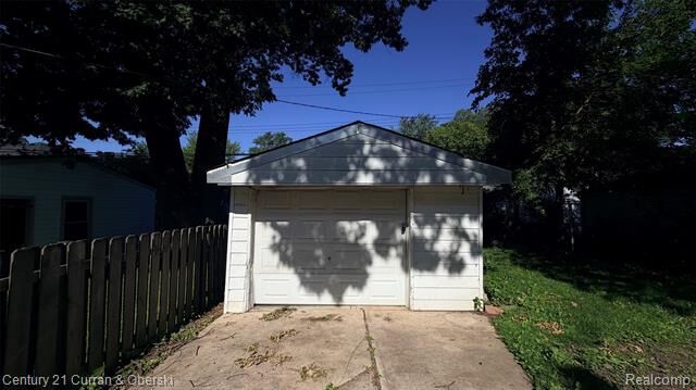 Property Photo:  3404 Edgewood Street  MI 48124 