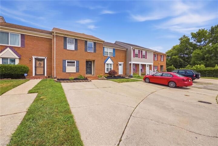 Property Photo: 1434 Canadian Ct VA 23453