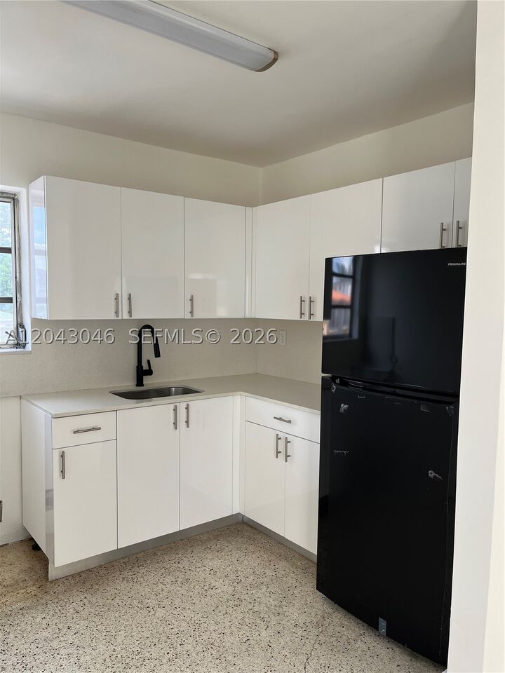 Property Photo:  2010 SW 6th St 4  FL 33135 