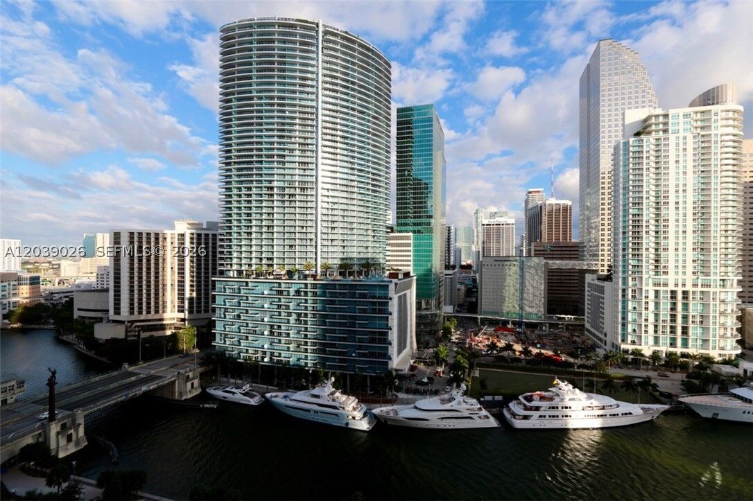 Property Photo:  465 Brickell Ave 4706  FL 33131 