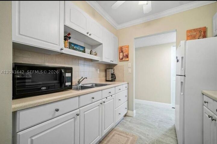 Property Photo:  250 NE 20th St 3030  FL 33431 