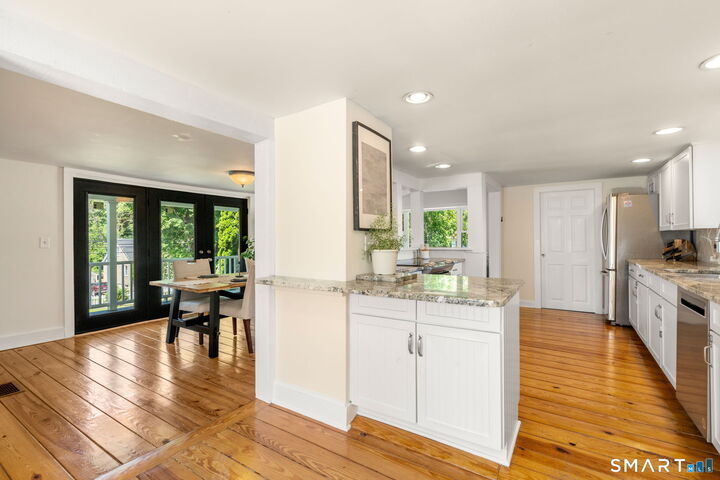 Property Photo:  152 North Taylor Avenue  CT 06854 