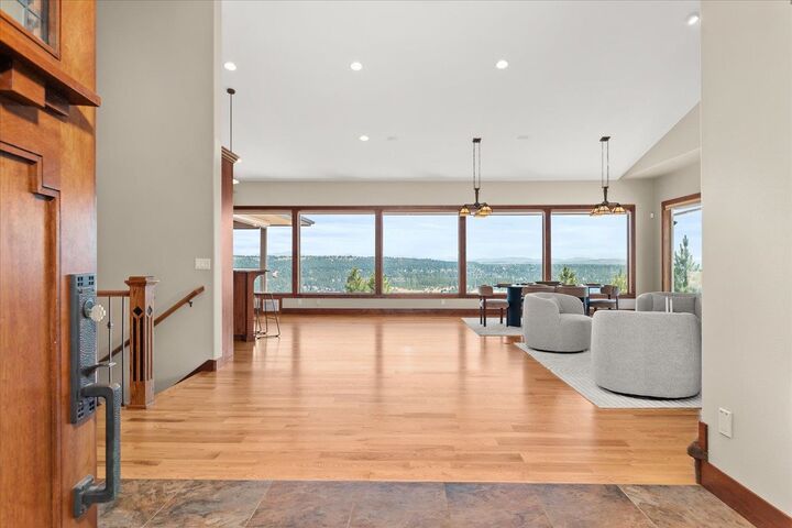 Property Photo: 5006 N Indian Bluff Ln WA 99224