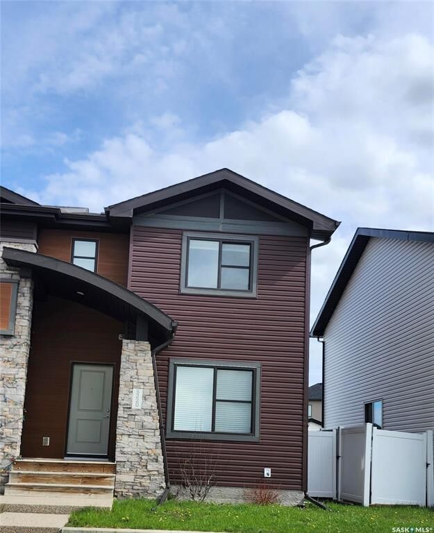 Property Photo:  5220 Primrose Green Drive E  SK S4V 3S8 