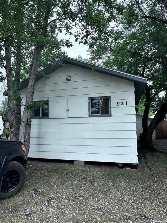 Property Photo:  921 Joseph Crescent  SK S0M 0L0 