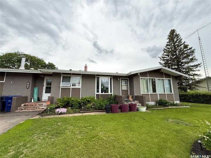 Property Photo:  221 Macaskill Avenue  SK S0M 0Y0 