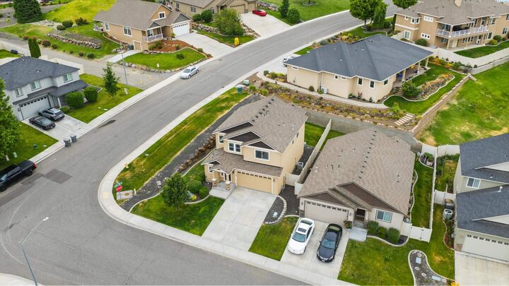 Property Photo:  1455 Azalea Ave  WA 99352 
