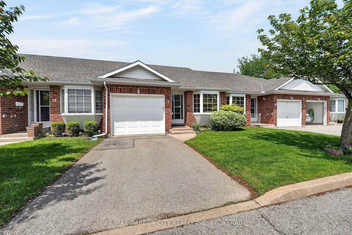 Property Photo:  162 First Street 9  ON L3B 4S2 