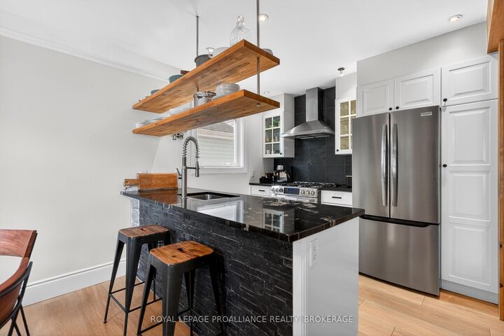 Property Photo:  87 Dalgleish Avenue  ON K7K 7E1 