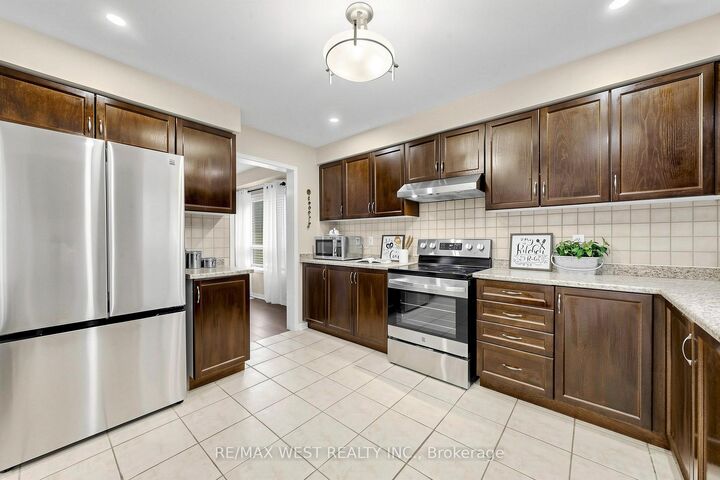 Property Photo:  303 King Street E  ON L0G 1M0 