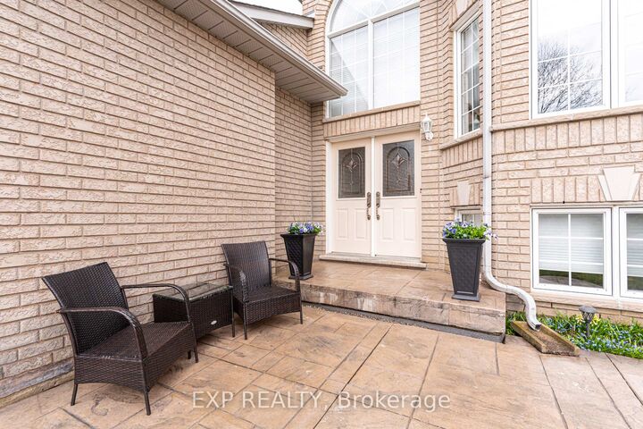 Property Photo: 13 Blueberry Hill Court ON L7E 1S3