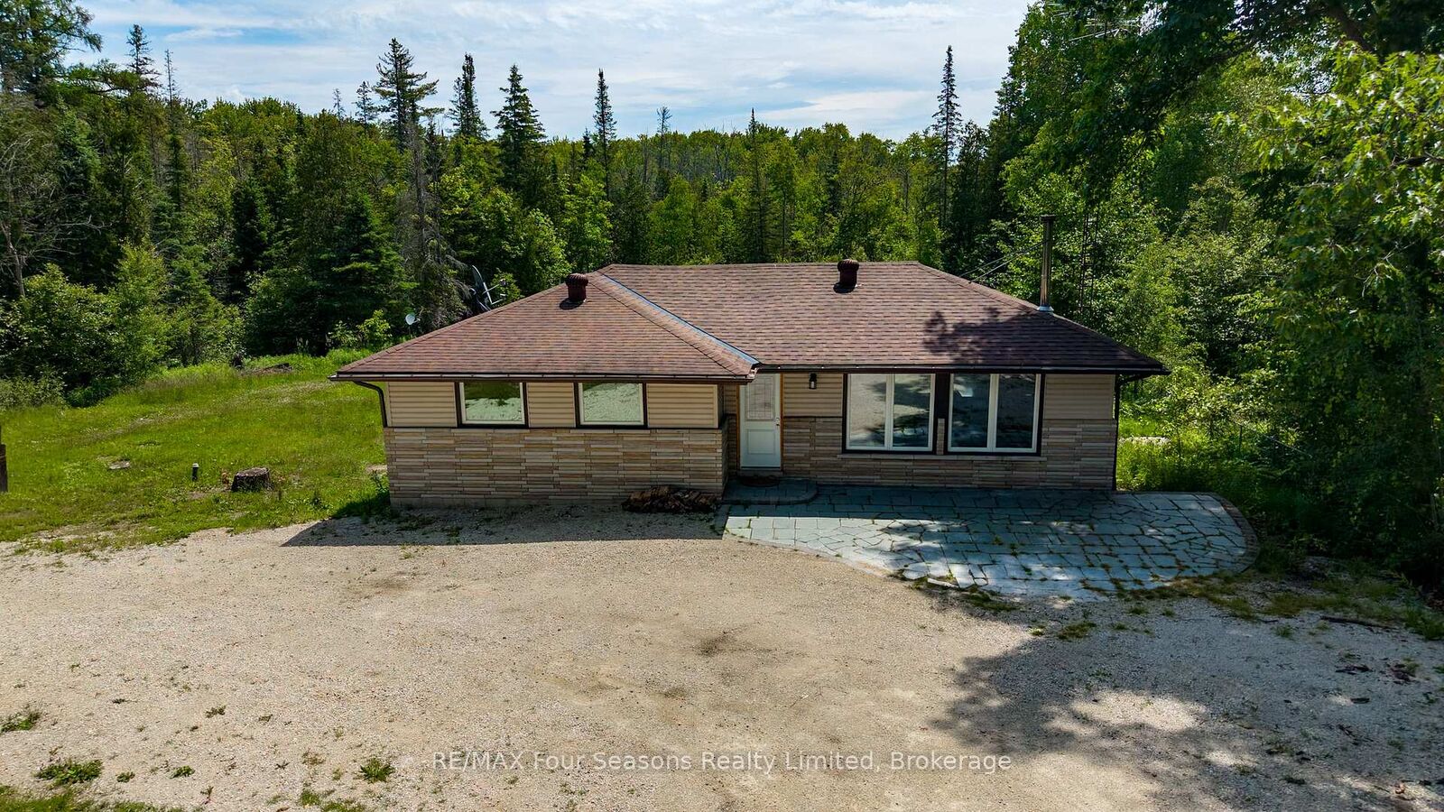 Property Photo:  2133 Klondike Park Road  ON L9Z 2W9 