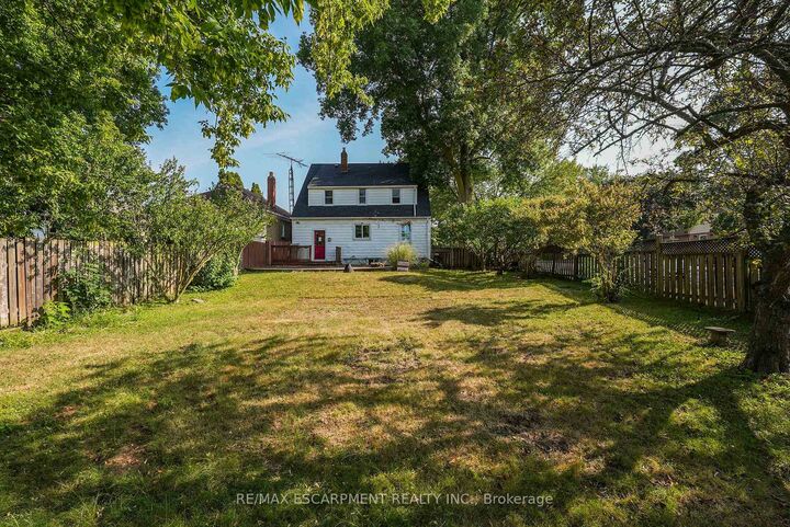 Property Photo: 9 Arlington Avenue ON L2P 3A3