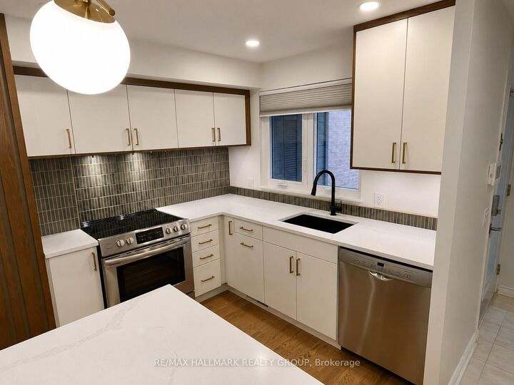 Property Photo:  285 Bruyere Street  ON K1N 5E5 