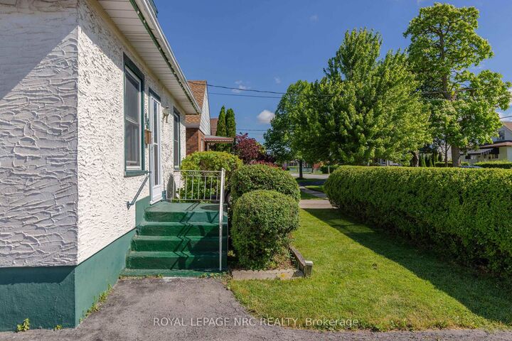 Property Photo:  19 Cunningham Street  ON L2V 3K6 