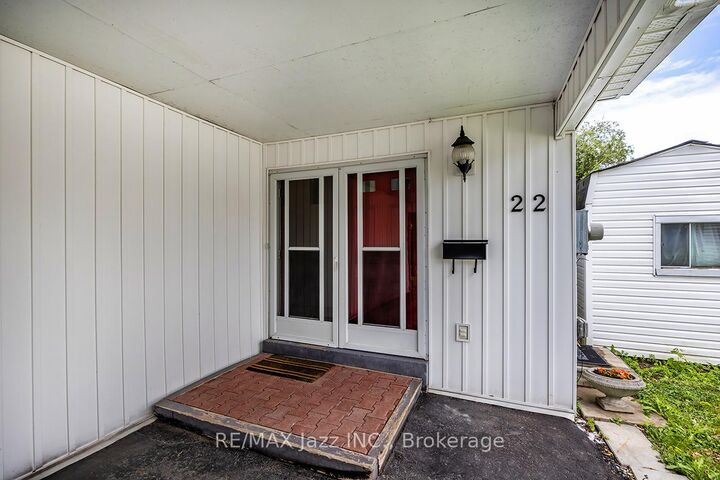 Property Photo:  22 Deerpark Crescent  ON L1C 3M3 