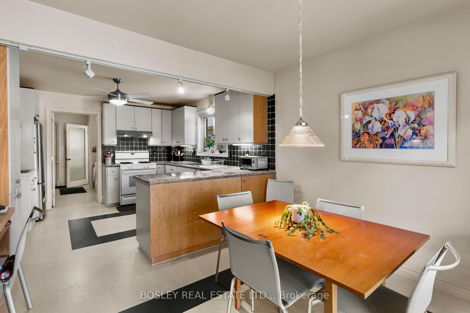 Property Photo:  44 The Promenade Promenade  ON L0S 1J0 