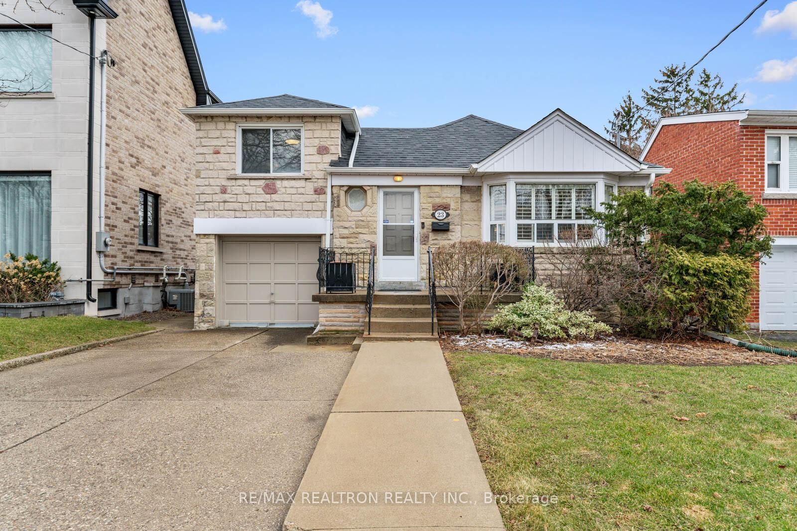 Photo de la propriété:  23 Allingham Gardens  ON M3H 1X7 