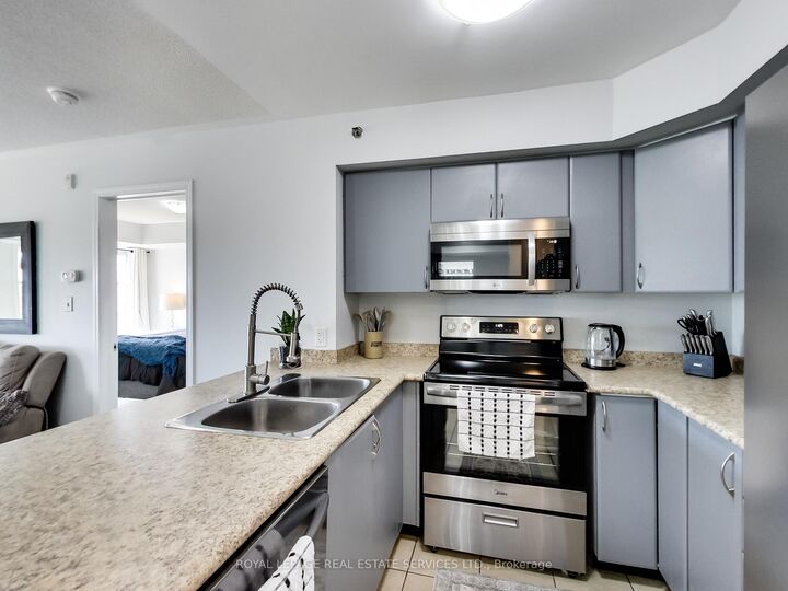 Property Photo: 3060 Rotary Way 221 ON L7M 0G9