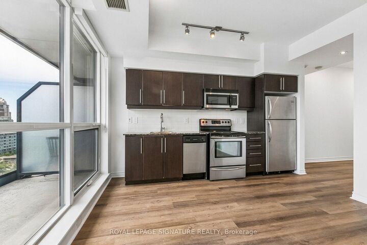 Property Photo: 2885 Bayview Avenue 923 ON M2K 0A3