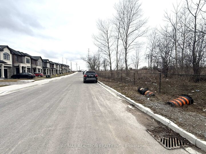 Property Photo:  54 Chelliah Court Lower  ON M1B 0E7 