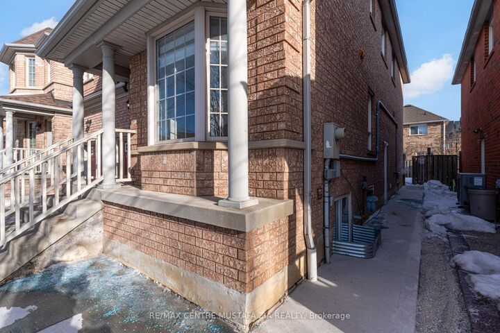 Property Photo:  3294 Respond Road Basement  ON L5M 7X4 