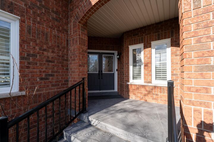 Property Photo: 11 Aventura Crescent ON L4H 2G2