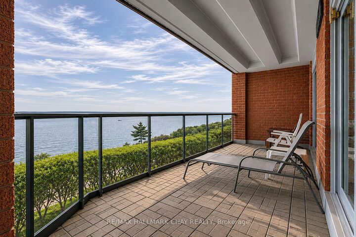 Property Photo: 21 Kempenfelt Drive 103 ON L4M 1B8