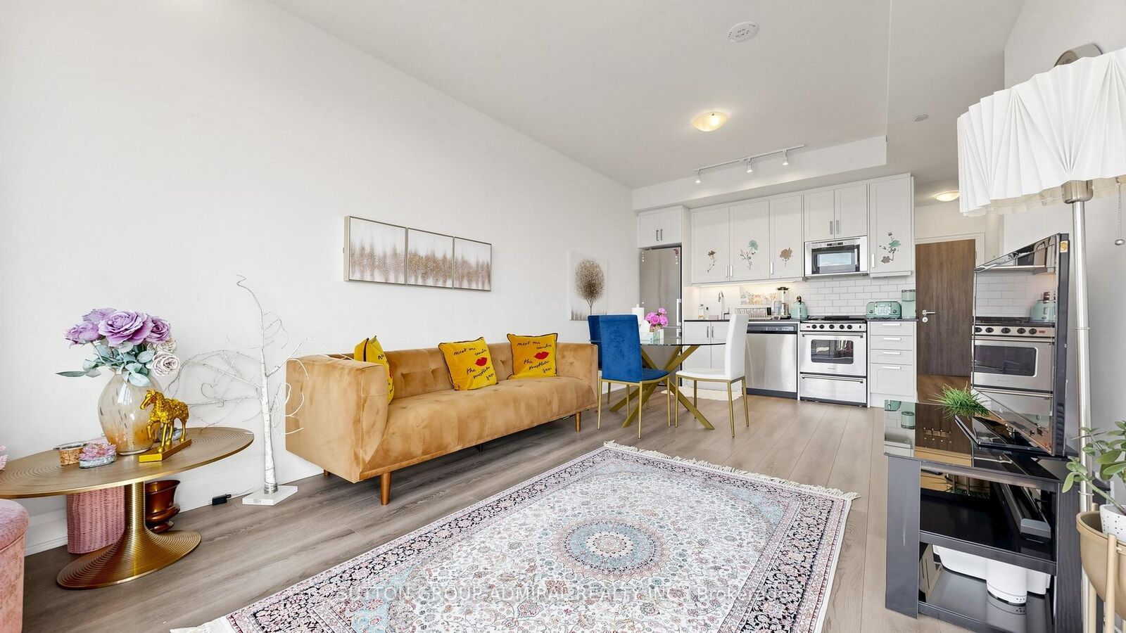Property Photo:  20 Gatineau Drive 1708E  ON L4J 0L3 