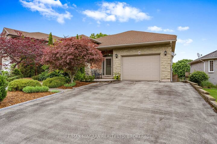 Property Photo: 31 Hillcrest Road ON L3K 6B4