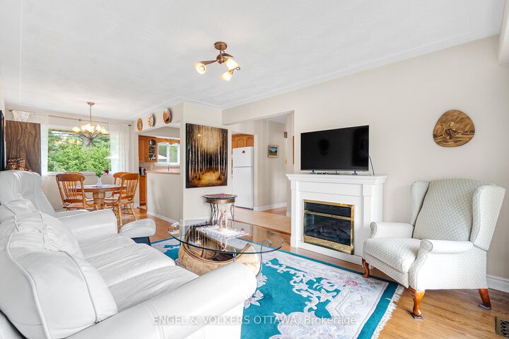 Photo de la propriété:  709 Pleasant Park Road  ON K1G 1Y3 
