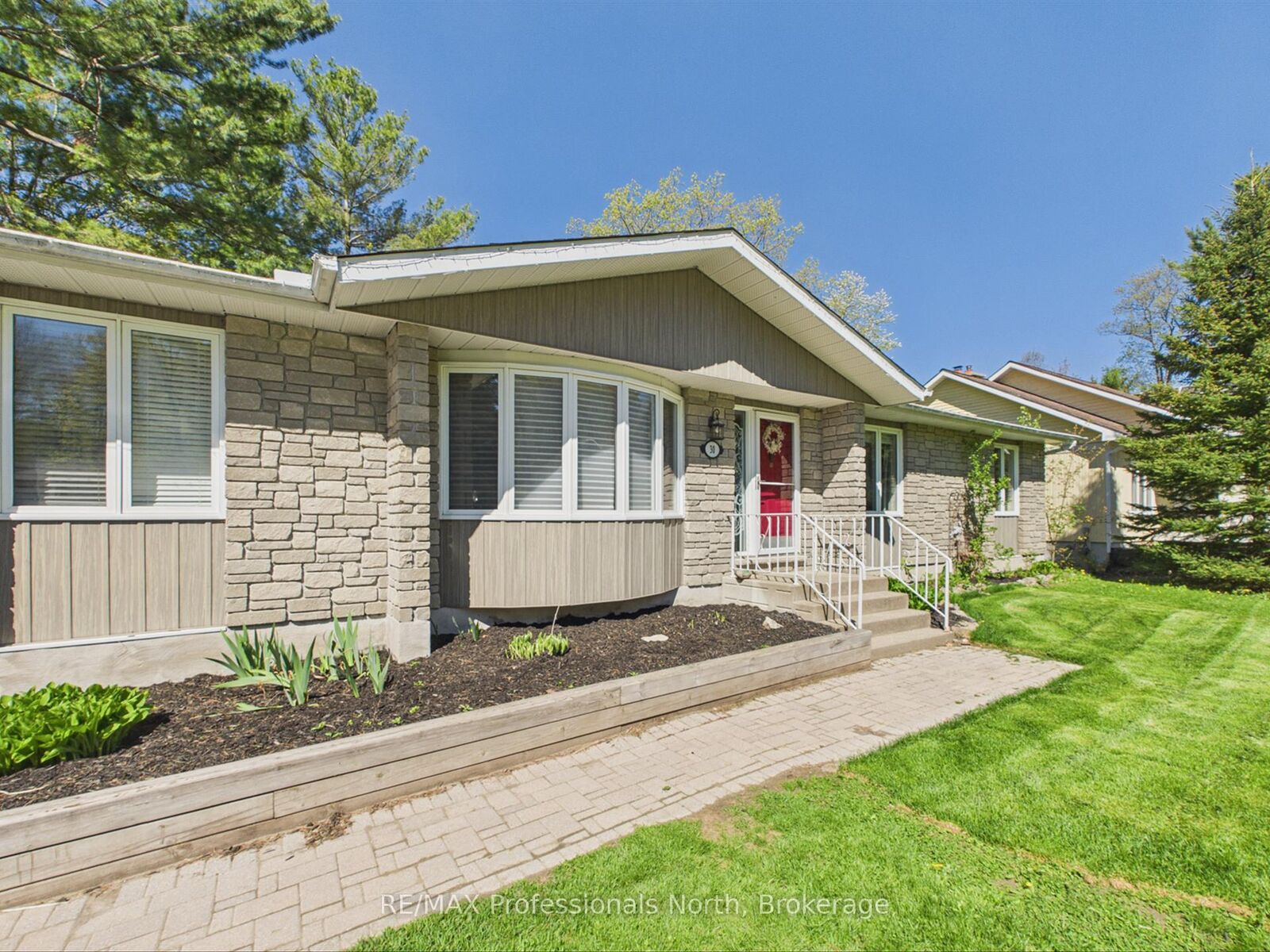Property Photo:  30 The Granite Bluff N/A  ON P1L 1L4 