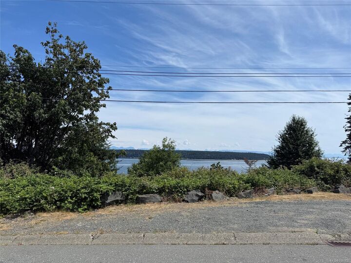 Property Photo:  633 Ash St  BC V9W 1G1 